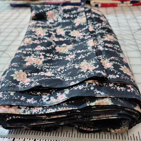 VTG POLISHED APPLE FLORAL CONCORD FABRIC COTTON/POLYESTER 5 1/2 YARDS 45"WIDE - Picture 6 of 6